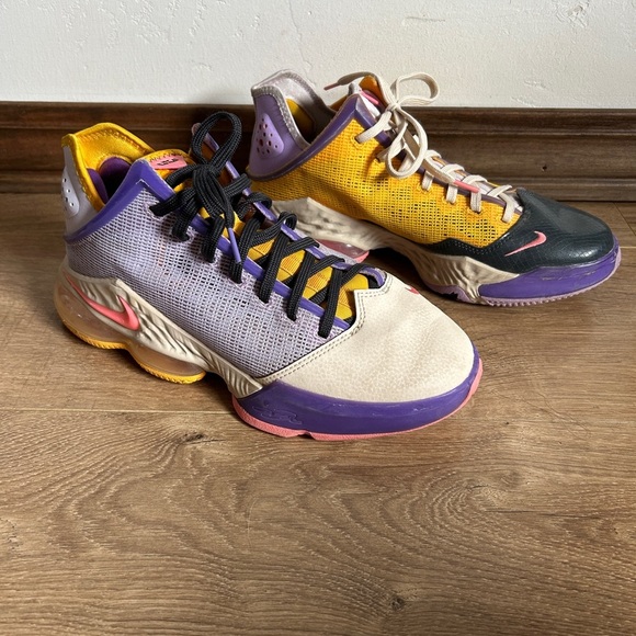 Nike LeBron 19 XIX Low "Mismatch" Men's Shoes Lilac-Dark Smoke Grey DO9829-500 - Picture 4 of 10